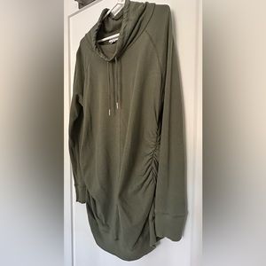 Woman’s maternity long sleeve